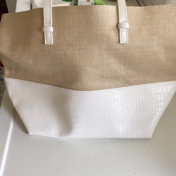 Estee Lauder Handbags - Estée Lauder day bag